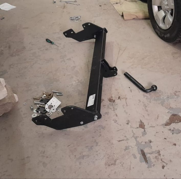 Фаркоп на Toyota Hilux