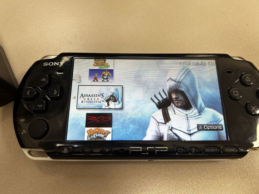 Sony PSP 3004 Хакнато с много качени игри