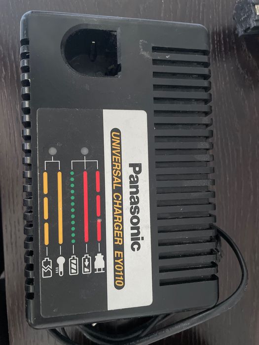 Универсално зарядно Panasonic и батерия