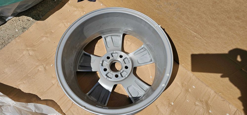 1 buc Janta Aliaj Skoda Kamiq 16" 657601025 / 2019 - 2023 - cu defect