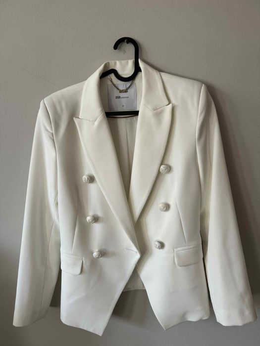 BSB костюм млечно бял