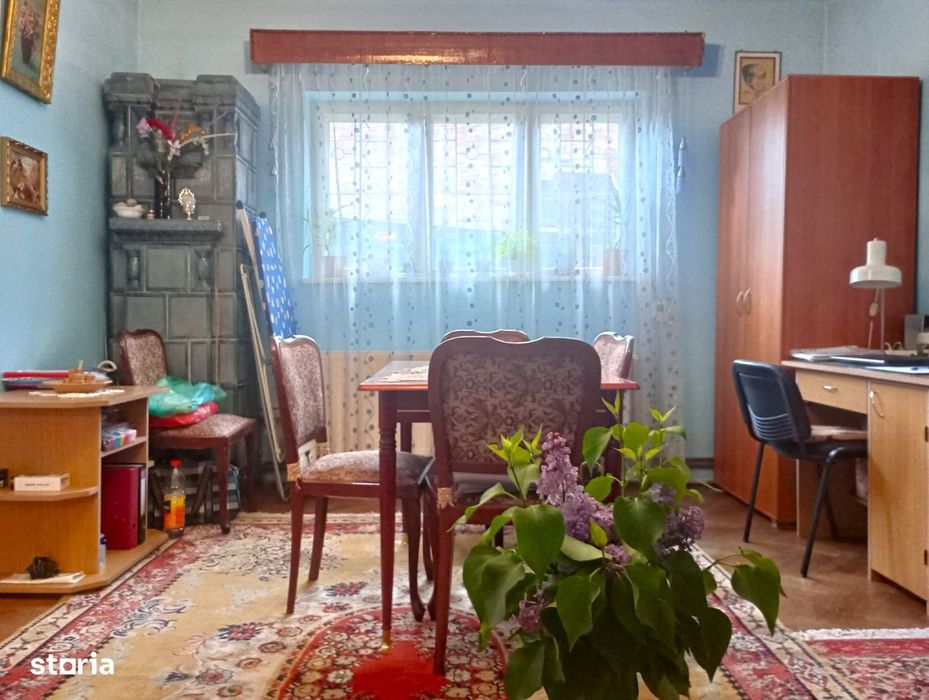 Centru! Vanzare casa cu 3 camere in centrul vechi Targoviste!