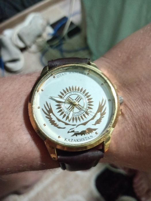 Продам сувенирные часы