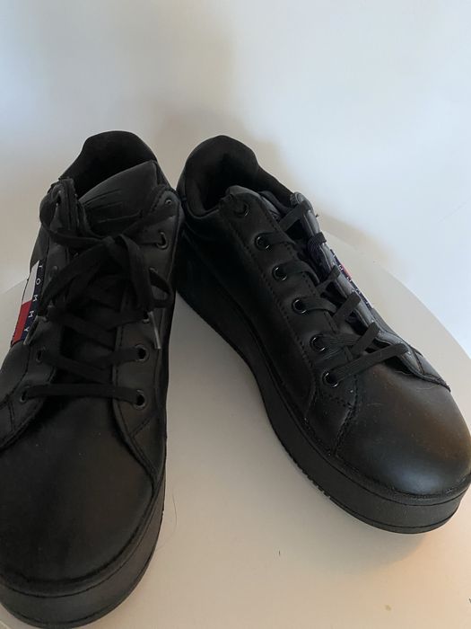 Tommy Hilfiger обувки