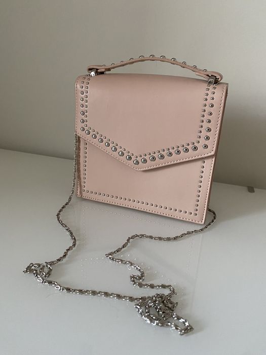 Geanta Bershka roz pudrat cu lant detasabil