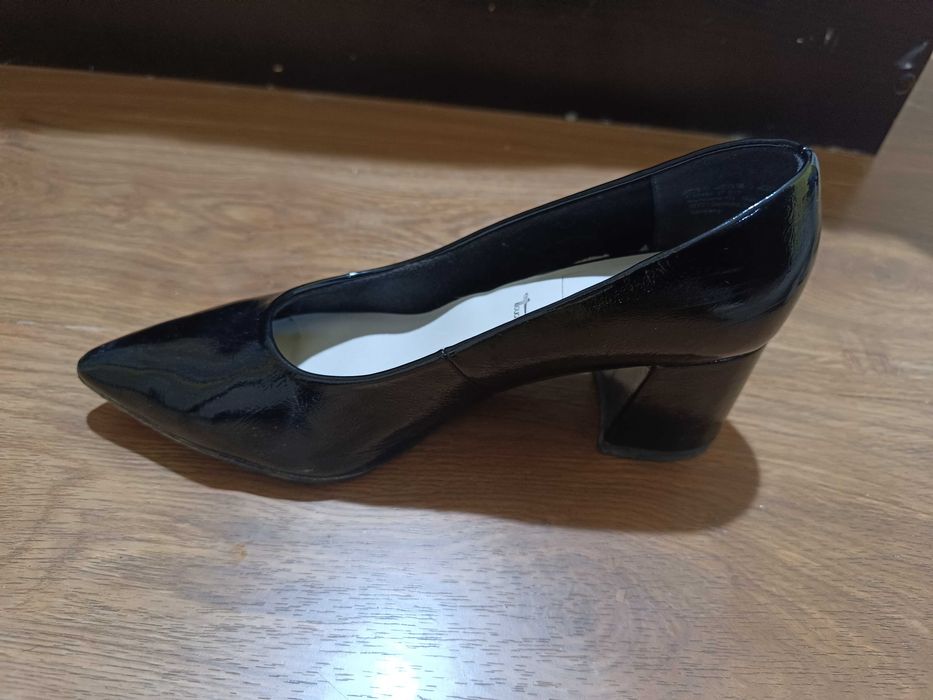 Официални черни обувки Tamaris