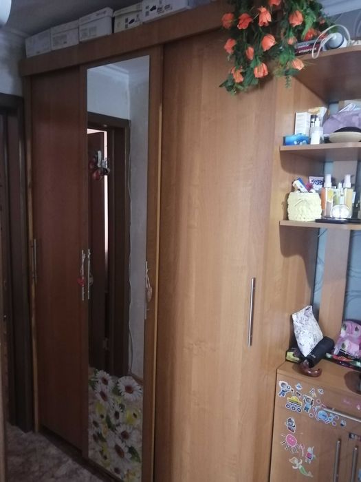 Продам шкаф бу. Высота 2,3. Глубина 60. Вместительный, шкаф купе.