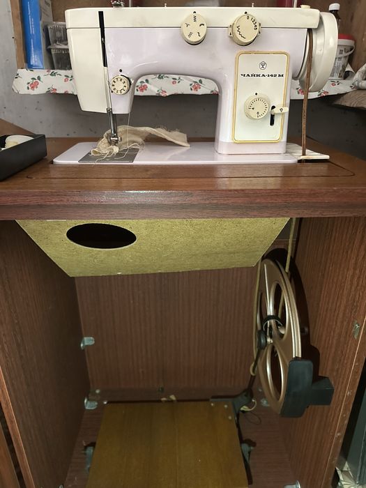 Швейная машинка Чайка