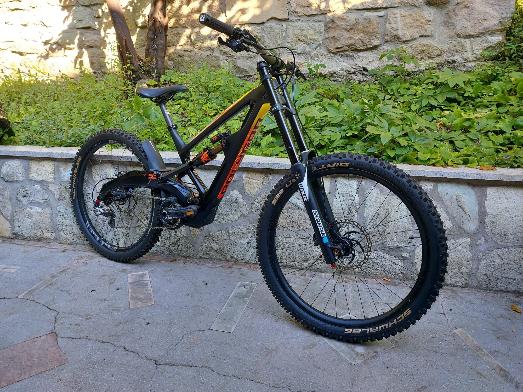 Vând bicicleta Dh Polygon Xquarone Dh9 carbon