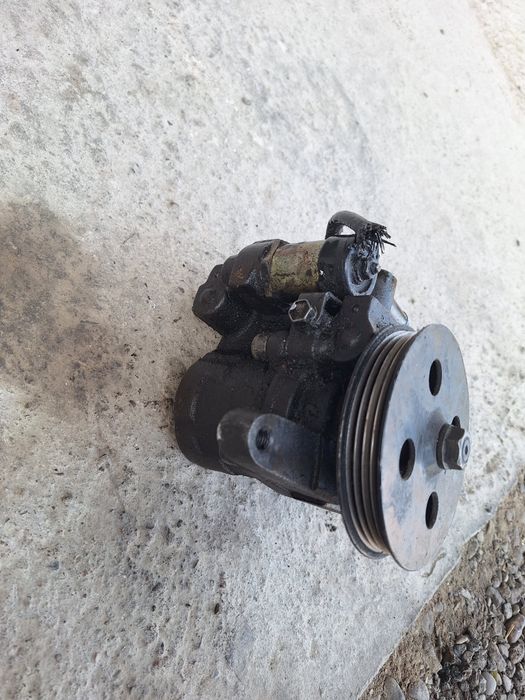 Тоуота камри 10 гур насос оригнал привозной 20 000тг.