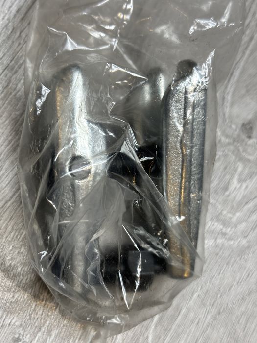 Presa Universala  Pentru Pivoti si Capete de Bara