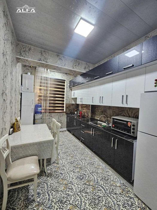 Buxoroda kvartira sotiladi 3 xonali 115m² 3-qavat.