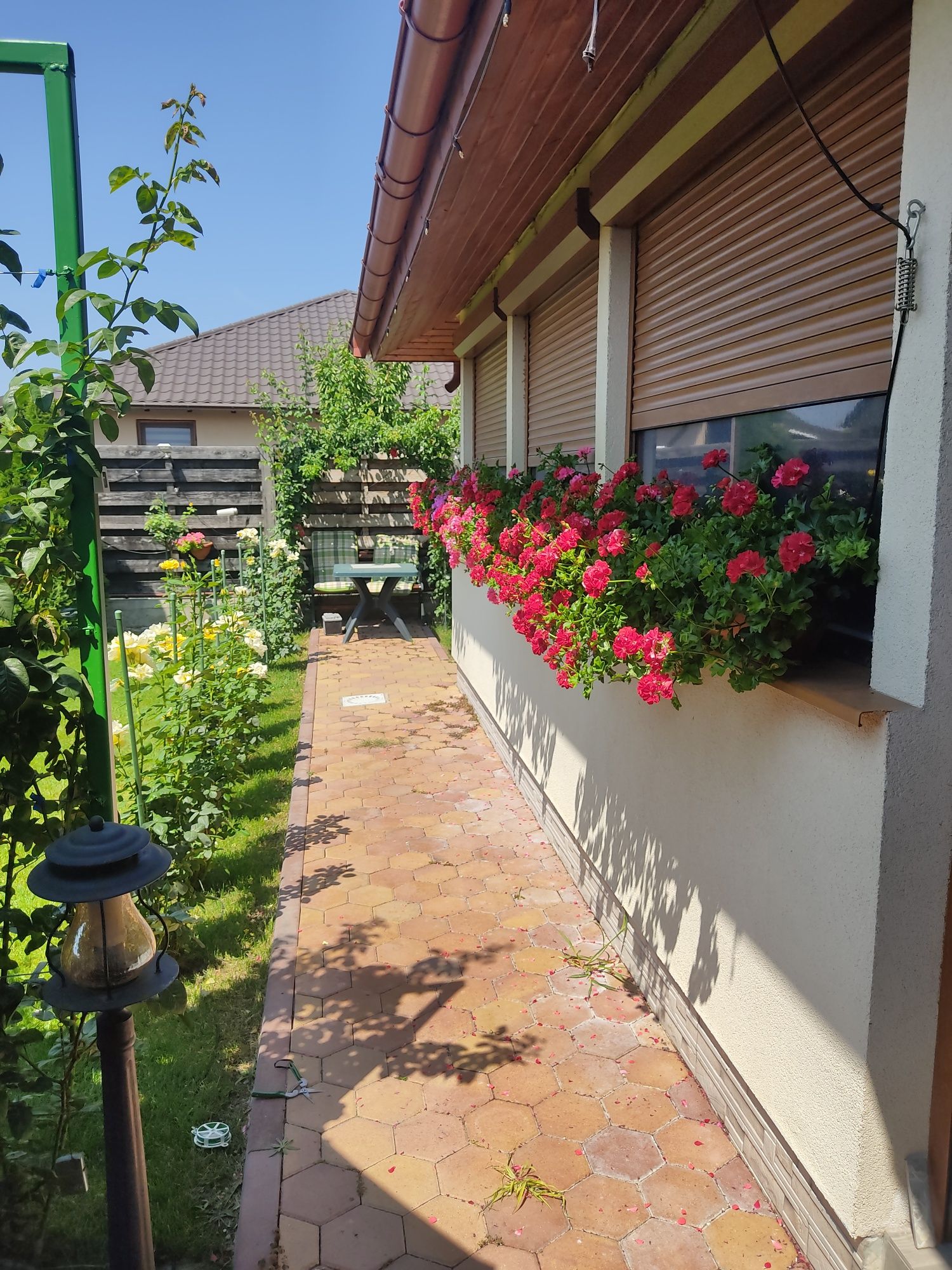 Închiriez casa ,Prelungirea Craiovei( Geamănă) la 100 m  de Mathaus Cr