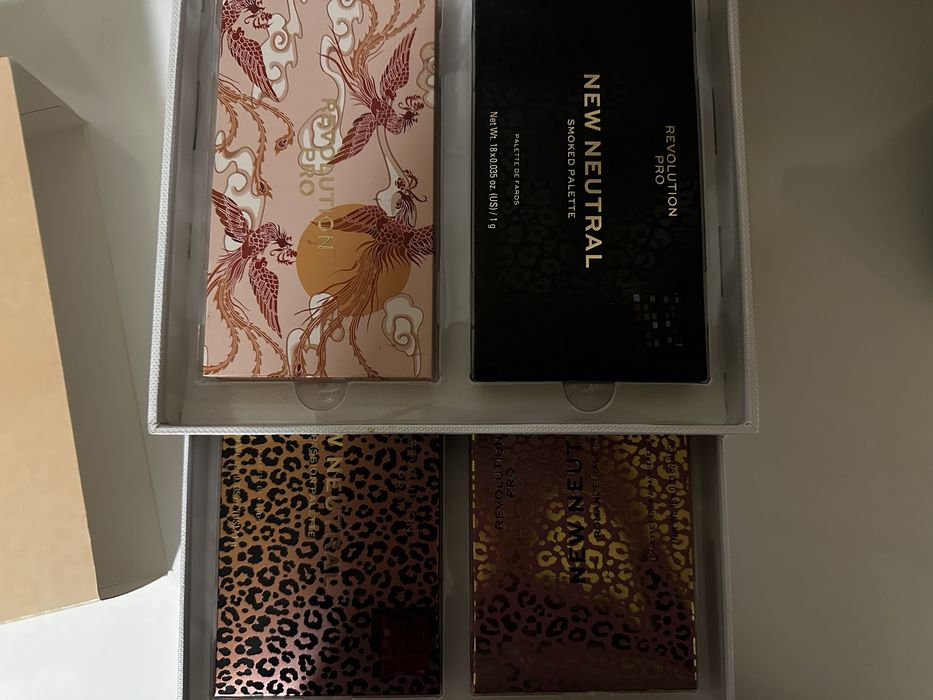 4 палитри сенки за очи Revolution Pro