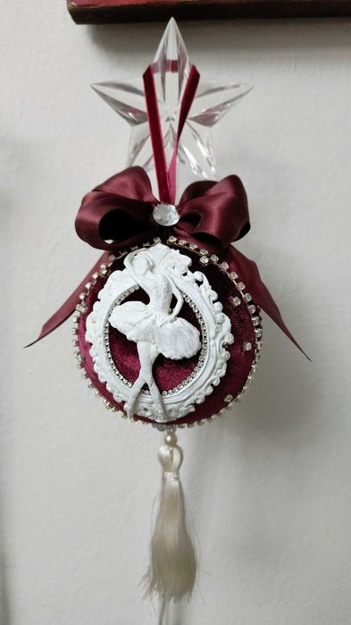 Коледни топки - ръчно изработени