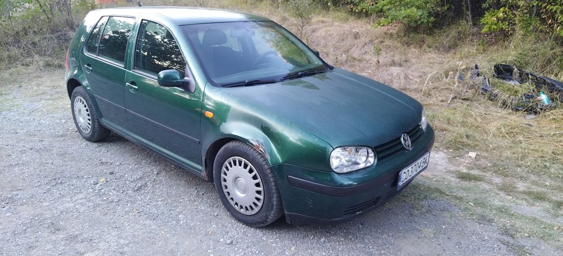 Продавам Кола за работа vw golf 4/1.4 газ бензин.всичко платено