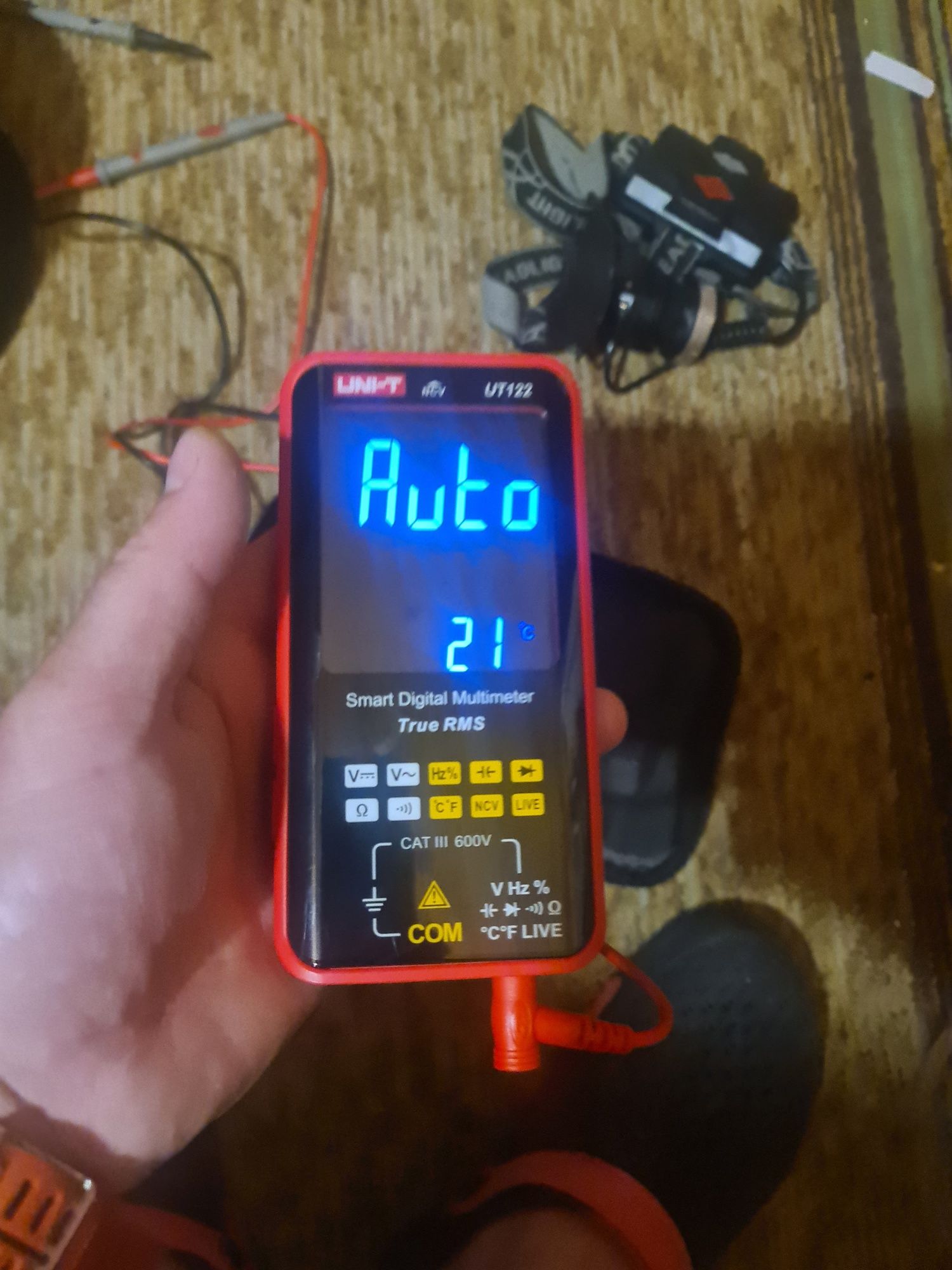 НОВ Мултиметър UNI-T UT122