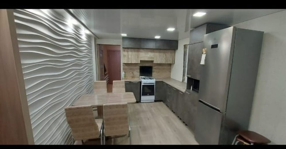 Обшивка балконов,декор панели,мдф,натяжные потолки,ламинат!