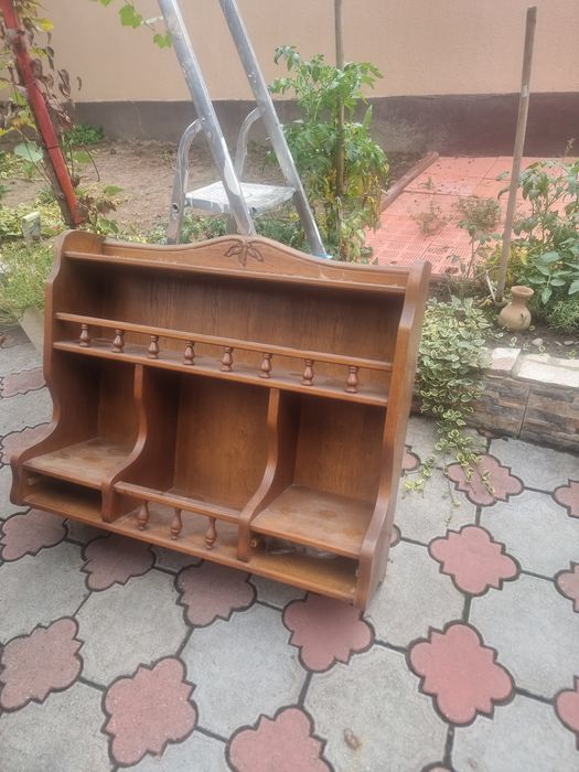 Mobilă secand dulap vitrina ce se vede în poze.din lemn .