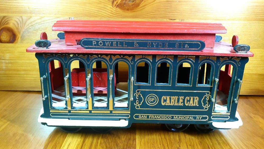 Tramvai de colectie din lemn