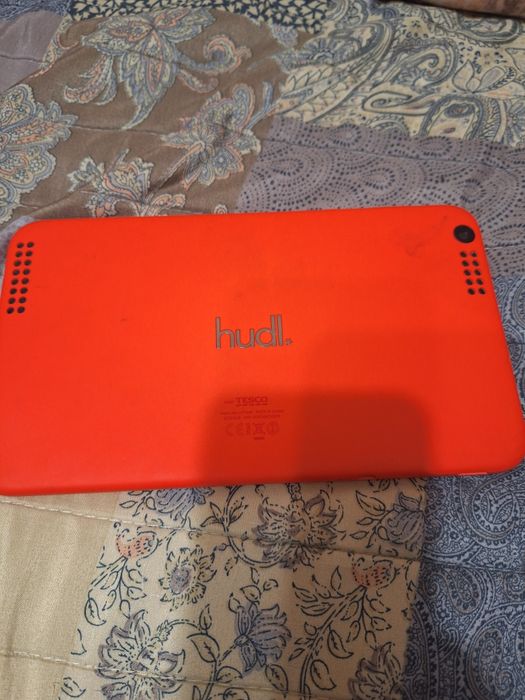 Таблет Hudl червен
