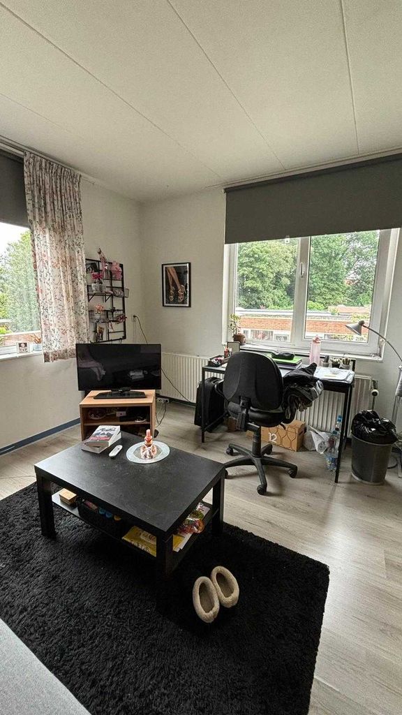 Дава се под наем Двустаен апартамент в София, Център - 55 кв.м за 387.6 € - Снимка #1