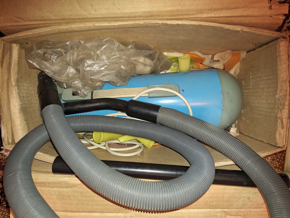 Aspirator vechi anii 1965 – 1970 model Ideal EL-AG, incusiv accesorii