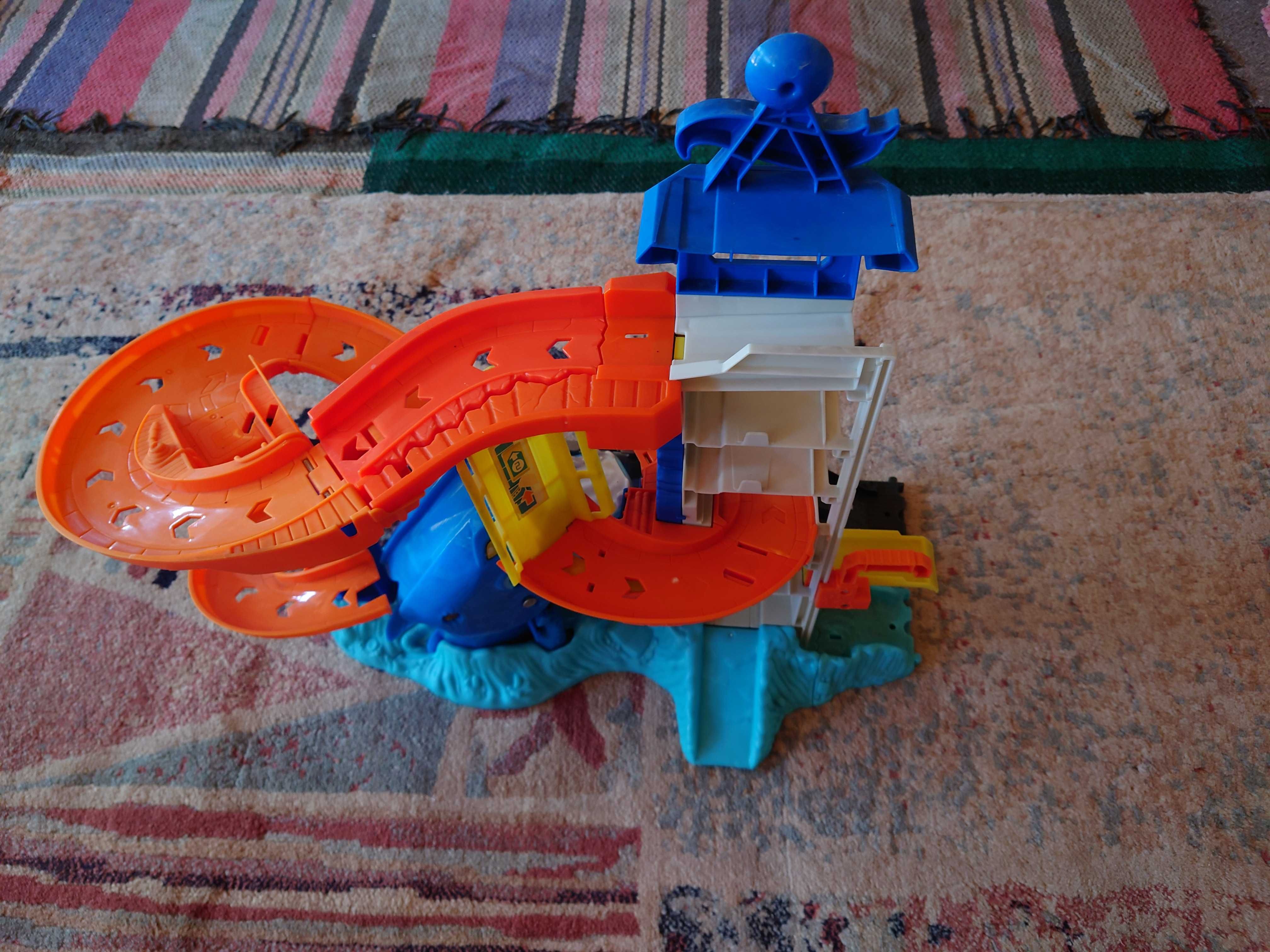 Писта Hot Wheels Attacking shark атакуващата акула