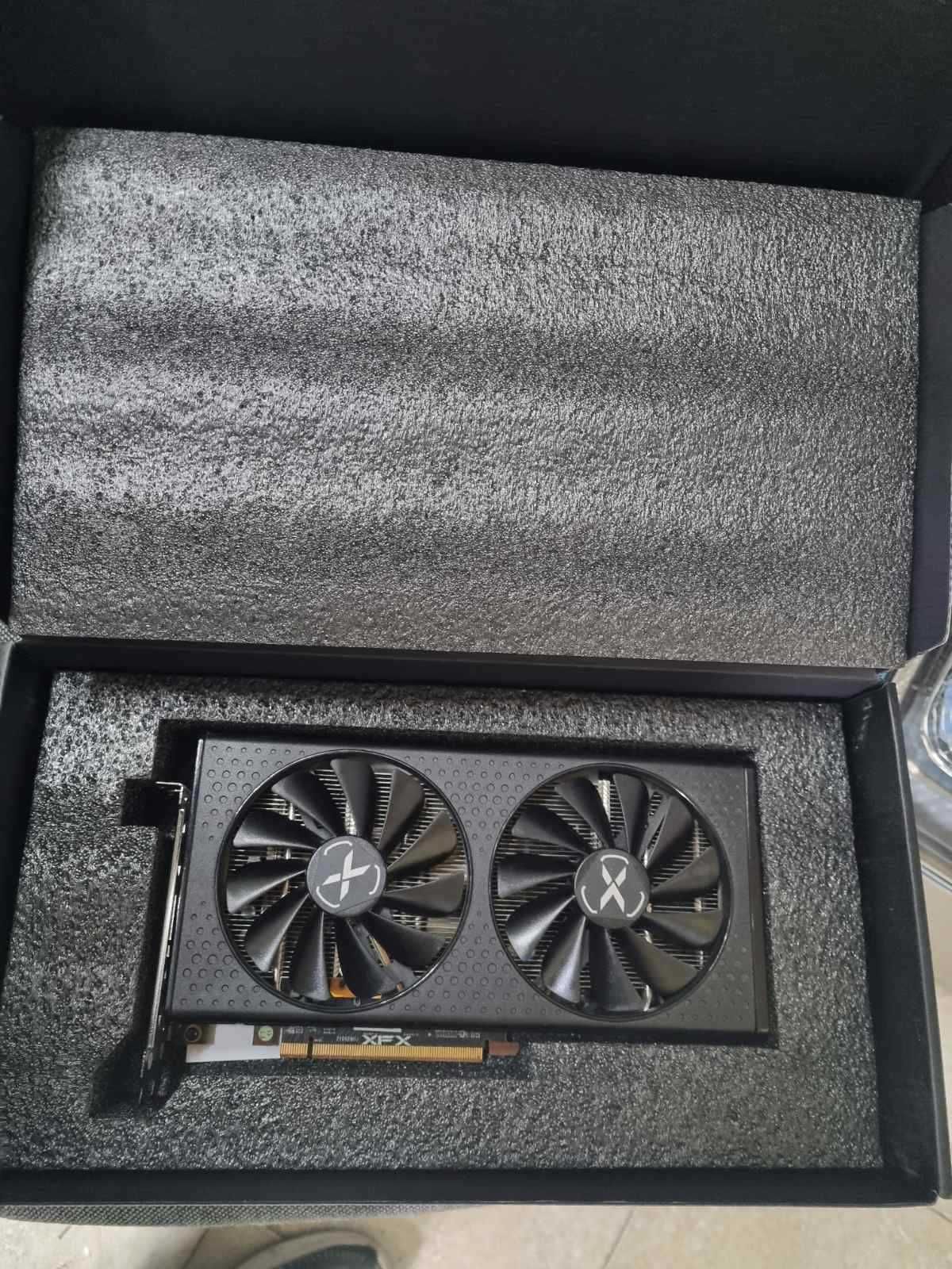 Продавам видео карта AMD Radeon XFX 6600