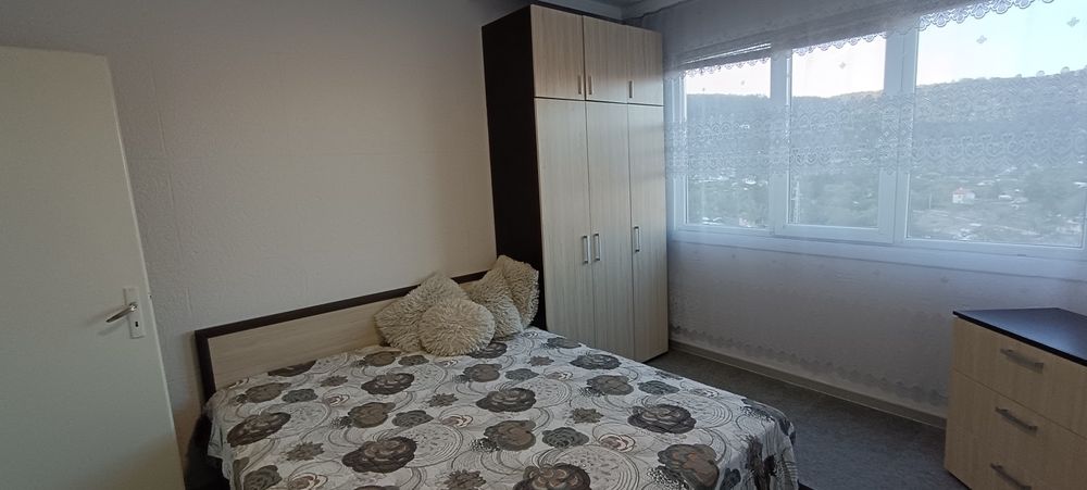 Дава се под наем Тристаен апартамент в Шумен, Боян Българанов 1 - 68 кв.м за 331.5 € - Снимка #2