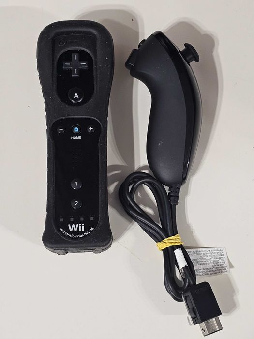Nintendo Wiimote negru Motionplus Inside cu Nunchuck si husa colectie
