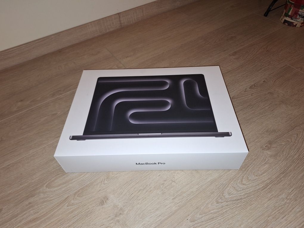 Оригинална кутия MacBook Pro 16 с М3 Pro чип