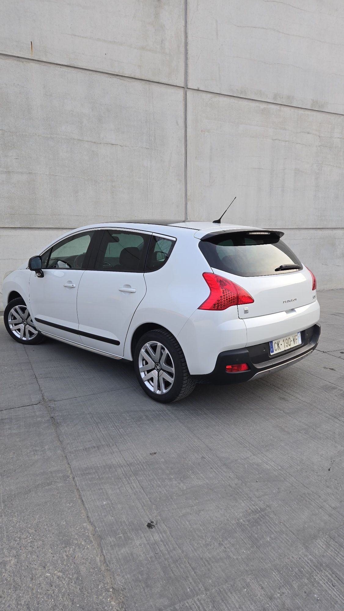Peugeot 3008 2.0HDI + Hybrid 4x4 200cp