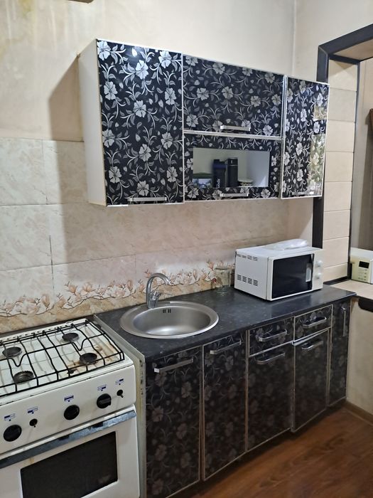 Олмазор тумани Алимпияда  2 хона 1 - кават  сотилади.