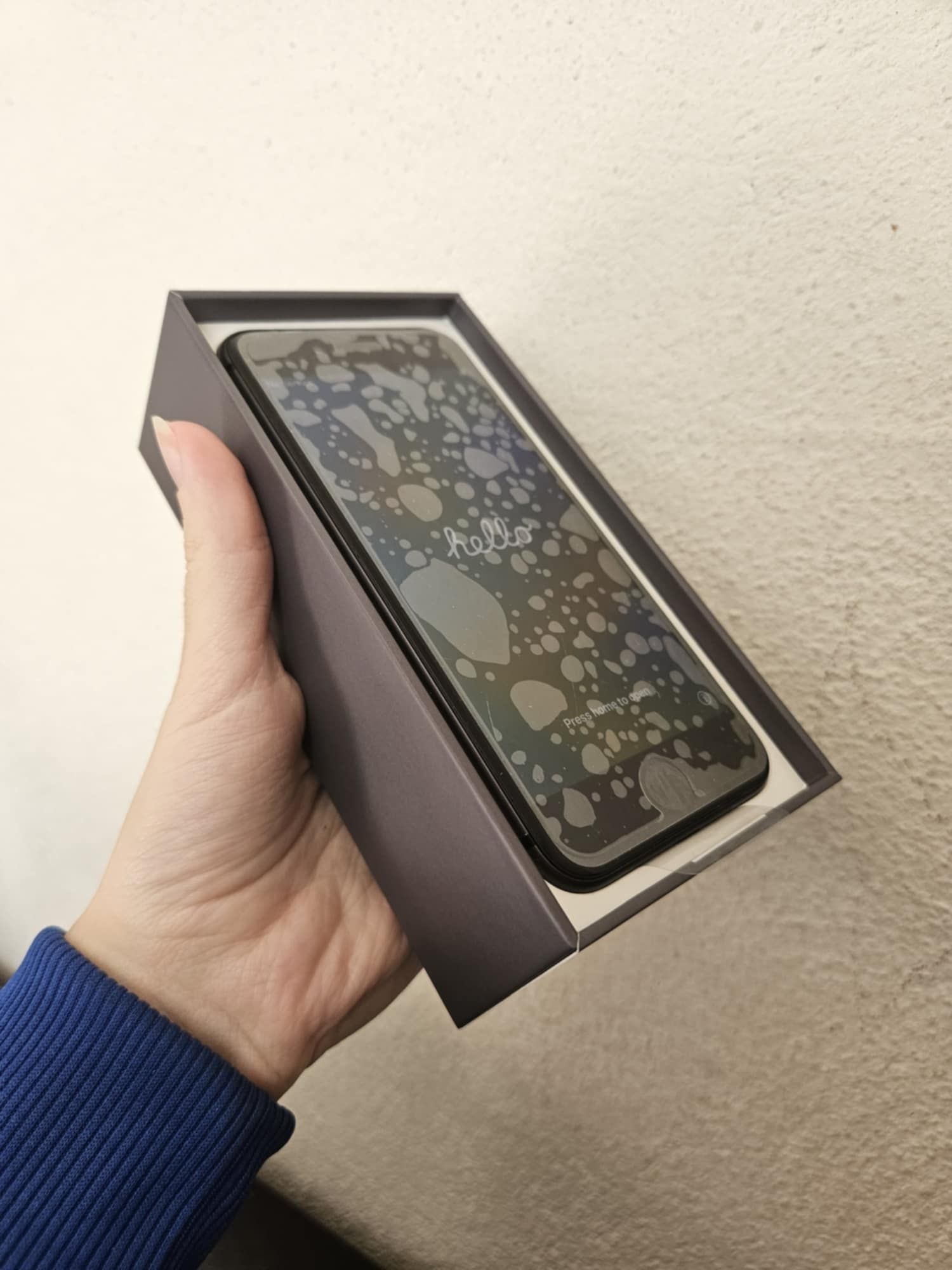 Iphone 8 64 GB + слушалки