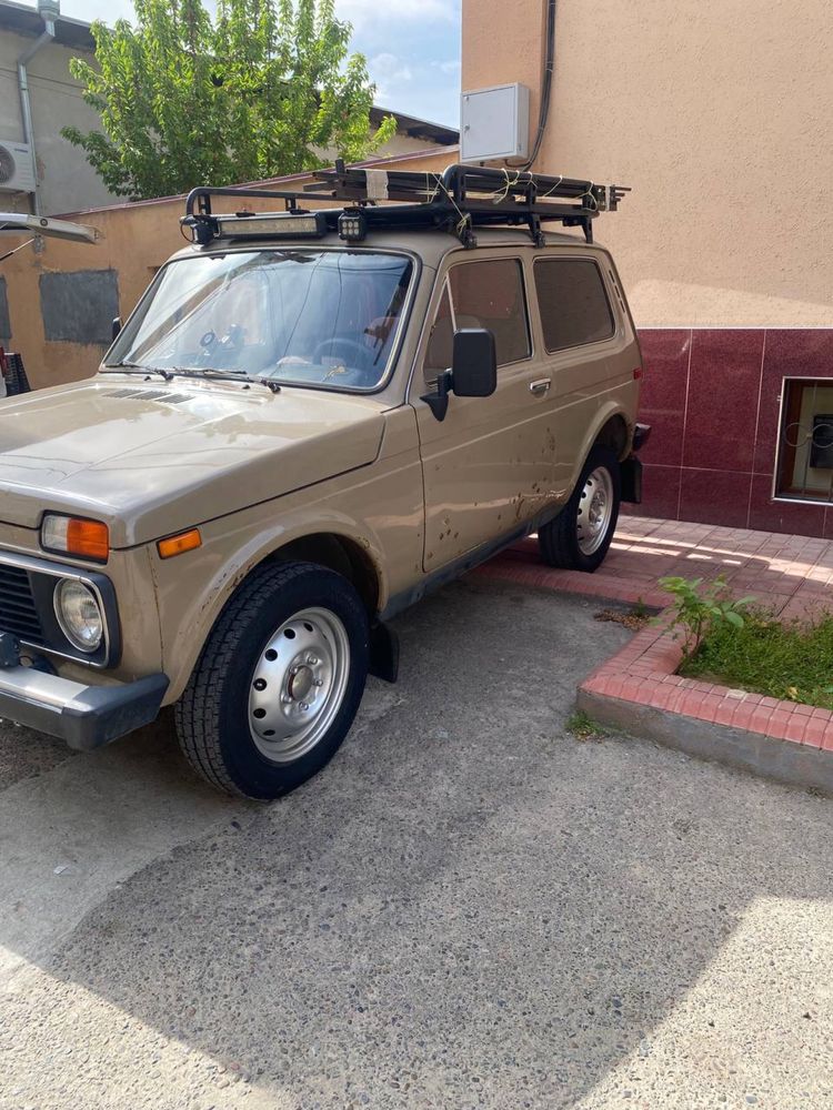 Niva 2121 4x4 sotiladi