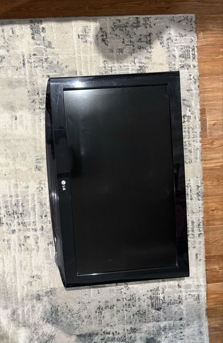 Продам жк телевизор