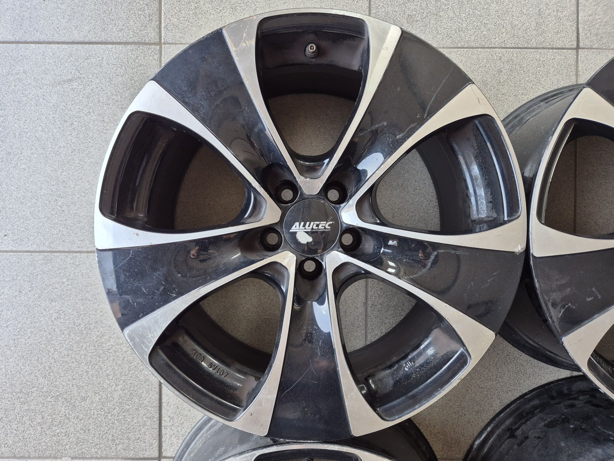Алуминиеви джанти Alutec 17 5x100