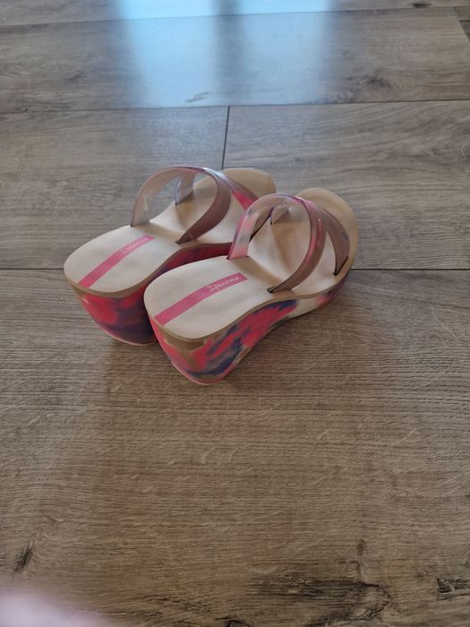 Vând saboți ipanema