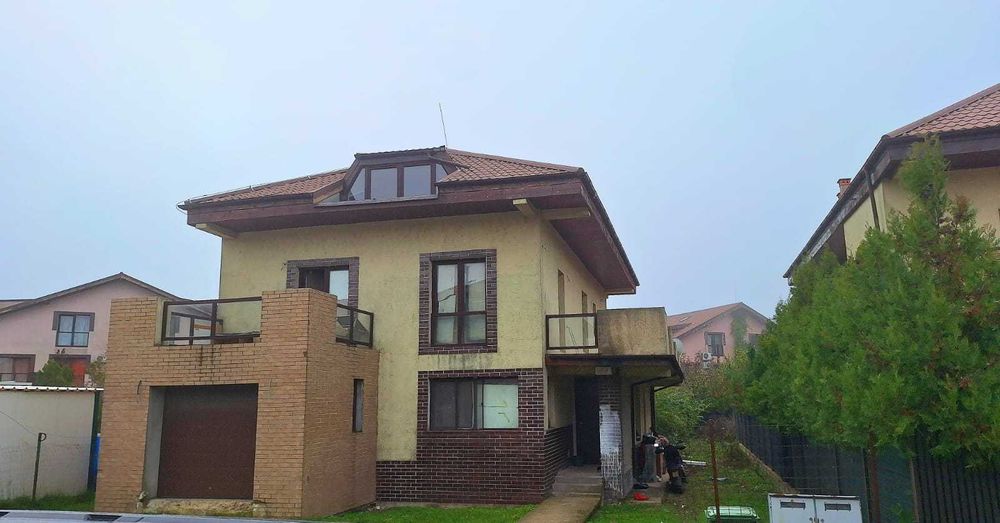 Inchiriez casa cu mansarda, 5 dormitoare, 3 bai si curte generoasa