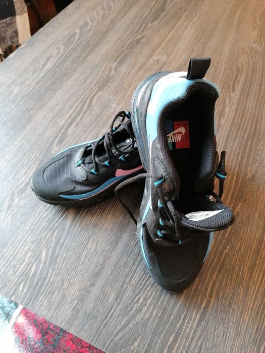 Adidasi dama Nike negri