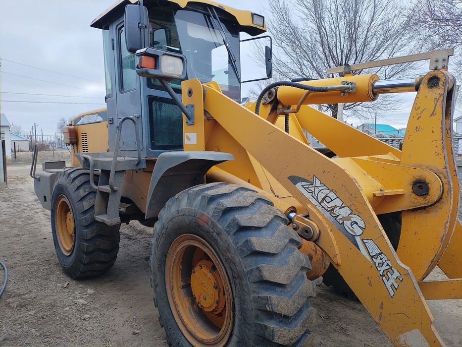 Фронтальный погрузчик