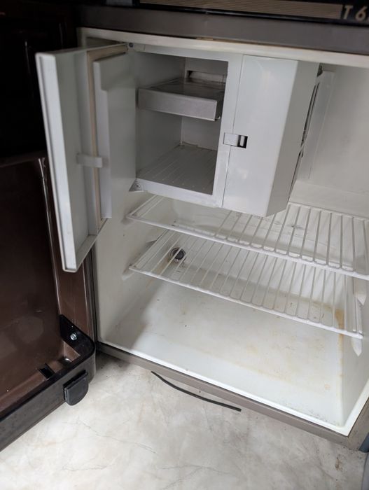 Frigider pentru Rulote sau Autorulote .