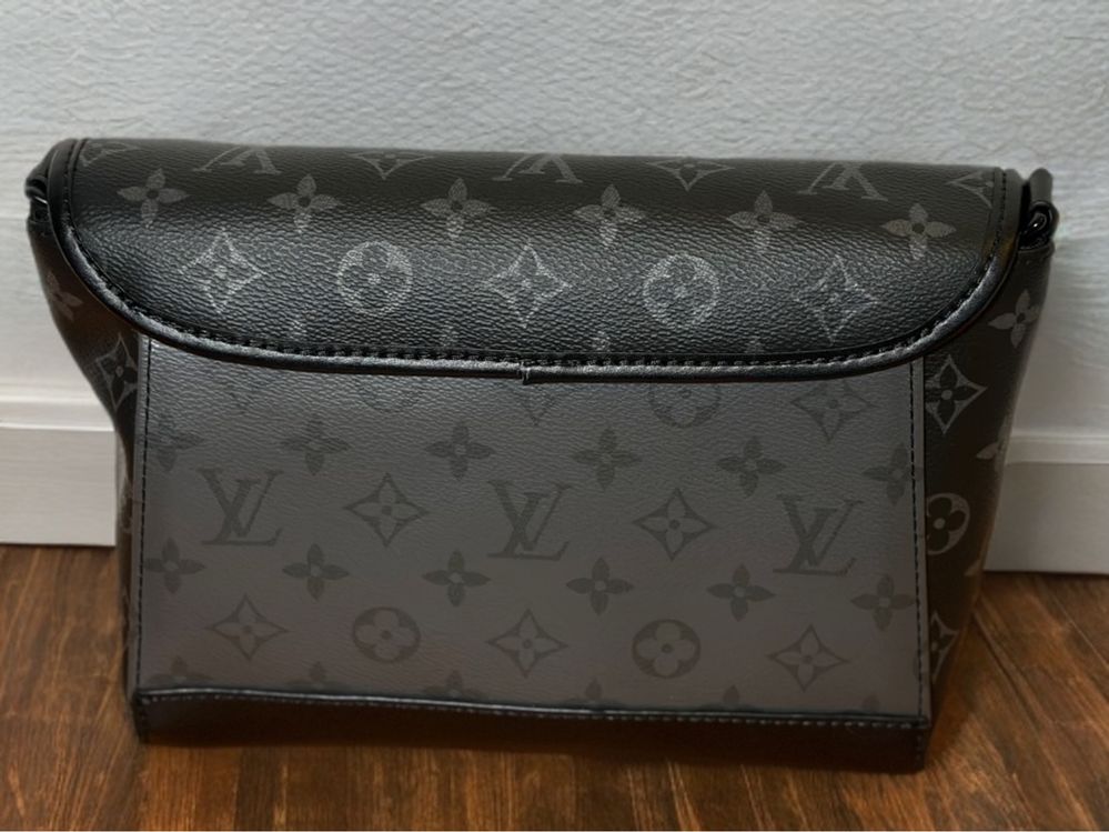Louis Vuitton Pulse Messenger M12681 нова мъжка чанта през рамо