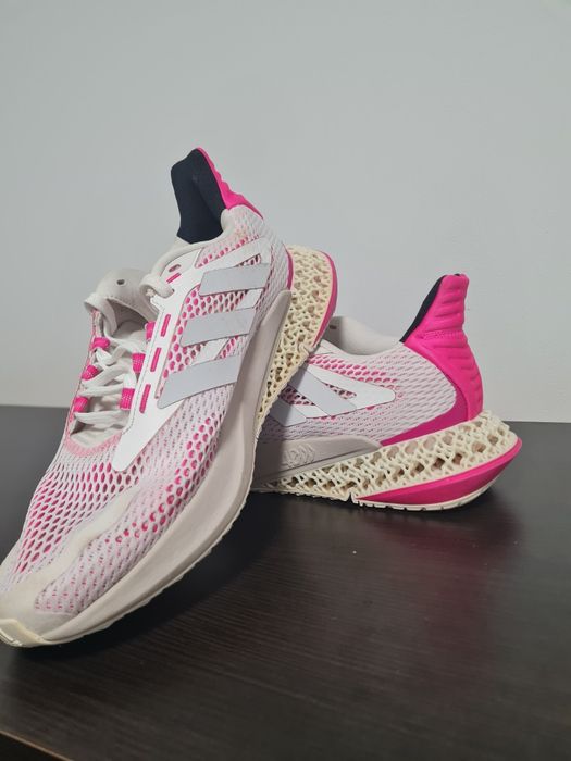 Vând adidași noi fără eticheta