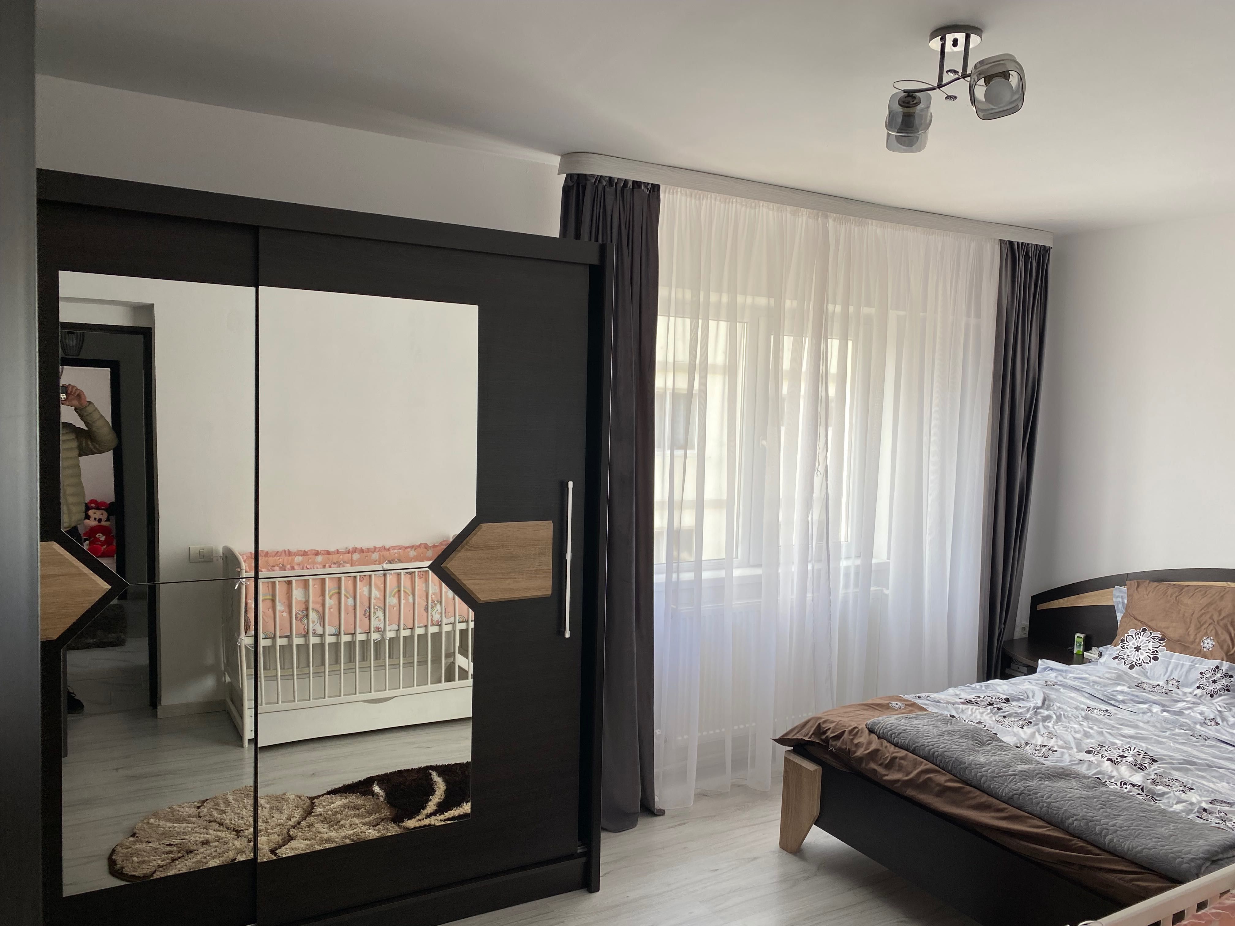 Vând apartament renovat și mobilat complet