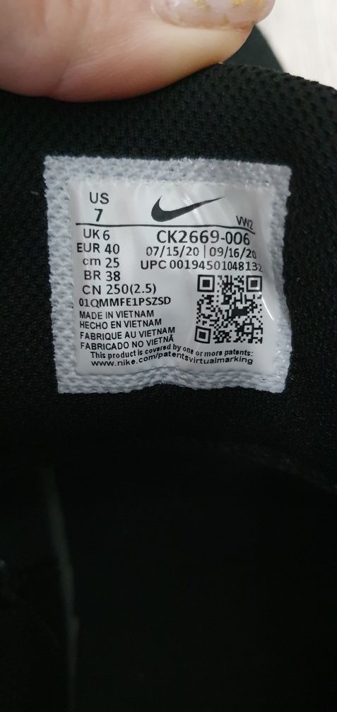 Adidași nike de vânzare