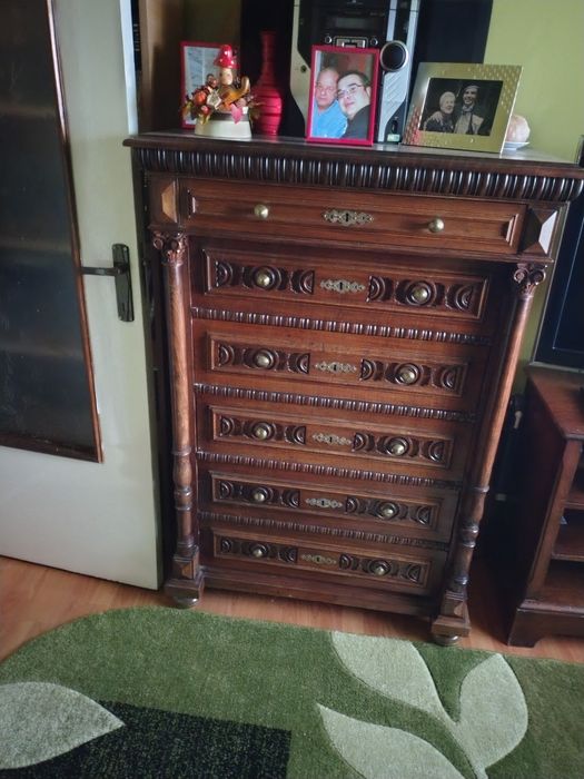 Mobilă vintage impecabilă