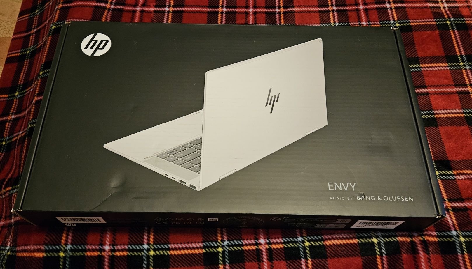 Laptop HP Envy 15 2-in-1, procesor Intel i7-1355U 10 nuclee