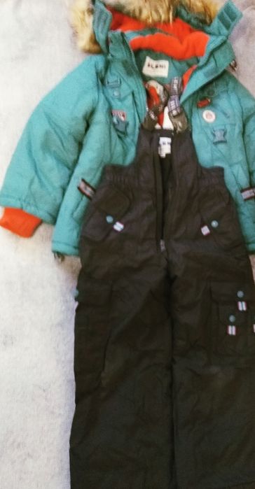 Продаю  качественную детскую зимнюю и осеннюю одежду